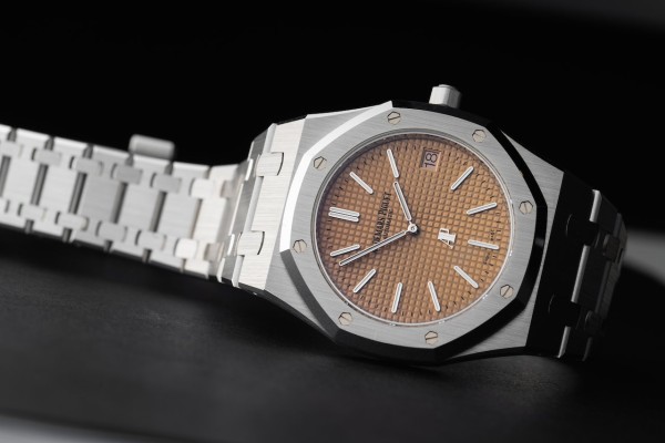 dong-ho-bat-giac-audemars-piguet-royal-oak-jumbo-extra-thin